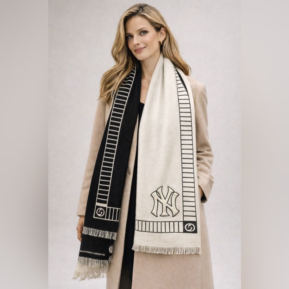 Gucci x New York Yankees collaboration wool scarf.